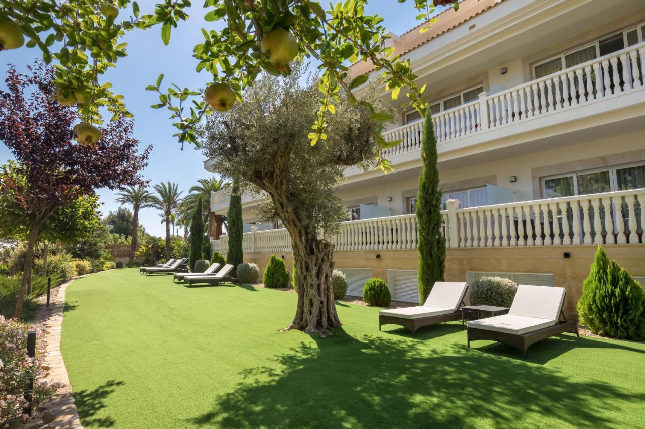 Hotel Barceló la Nucía Hills Exterior foto Artificial grass at a hotel